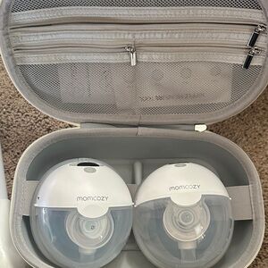 Momcozy Wearable Breast Pump - White